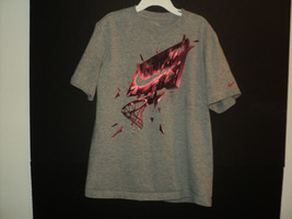 Nike Basketball Boy&#39;s Small T Shirt Gray, Short Sleeves - $10.19