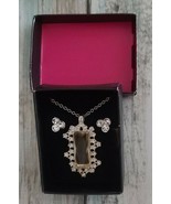 Avon ~ Chic Frost Necklace &amp; Earring Gift Set - $284.83 MXN