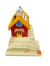 Fisher Price Little People School House Playset #2550  1986 1980s - $9.85