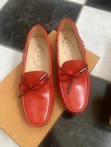 NIB 100% AUTH Tod&#39;s Laccetto Gommini Driver Loafers In Coral Brushed Lea... - $295.02