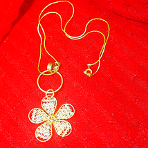 Beautiful Vintage Crystal Flower Gold Necklace - £14.79 GBP