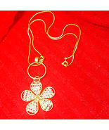 Beautiful Vintage Crystal Flower Gold Necklace - $350.96 MXN