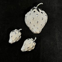 VTG Sarah Coventry Silver Tone Strawberry Clip On Earrings &amp; Brooch Set (3552) - £24.11 GBP