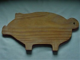 Vintage Farmhouse Wooden Pig Cutting Or Bread Board Red Paint - £28.77 GBP