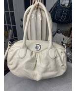 Preloved Marc by Marc Jacobs Classic Q Cream Leather Handbag – Floral In... - $2,387.41 MXN