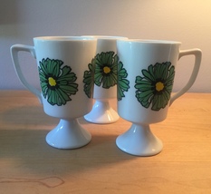 Vintage 70s Graphic Flower pedestal mug- set of 3 - £23.97 GBP