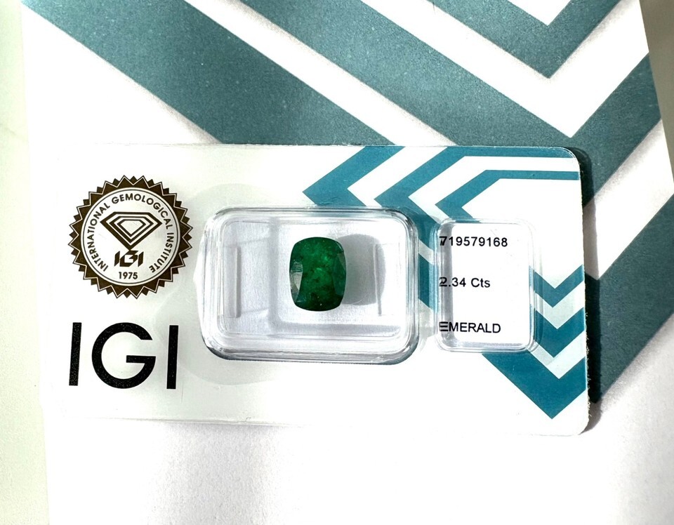 IGI Certified Natural Emerald 2.34 ct cushion cut Green Gemstone Stone queen Item image 5