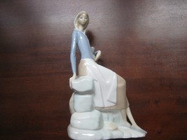 Vintage DAO Made in Spain &quot;Girl sitting at the well&quot; Porcelain Female fi... - £67.25 GBP