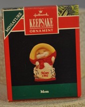 Hallmark - Mom - Kitten in Hatbox - Miniature - Classic Ornament - £9.02 GBP