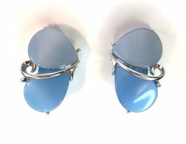 Vtg Two Tone Blue Thermoset Style Clip On Earrings - £12.02 GBP