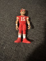 Funko Pop Premium Vinyl Figure Patrick Mahomes CHASE Color Variant 5” - $145.31 MXN