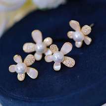 Snow Whitening Love Freshwater Pearls Earrings H20224815 - £47.07 GBP