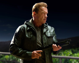 Terminator Genisys Arnold Schwarzenegger Holding Shotgun 8x10 Photo - £6.24 GBP