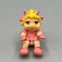 Vintage 1986 Muppet Babies Miss Piggy Sitting 2&quot; PVC Figure Pink Dress - £3.86 GBP