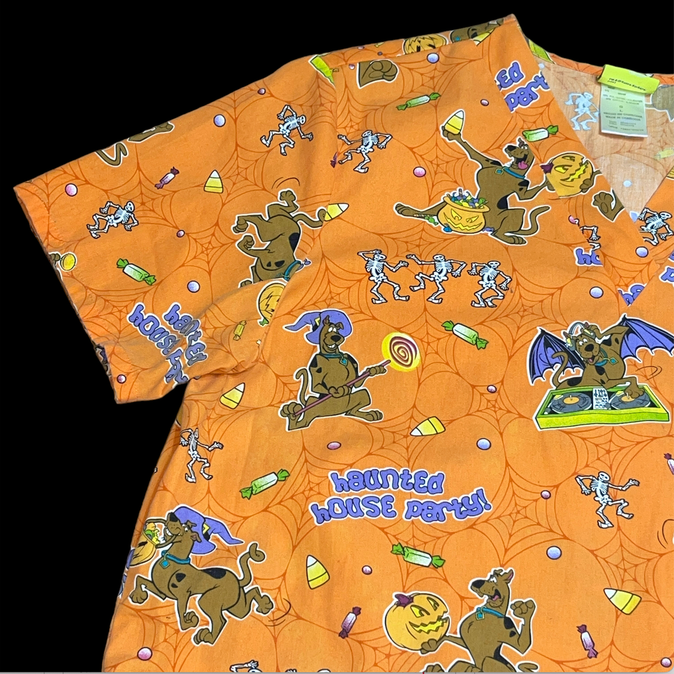 Scooby Doo Scrub Top Sz Large Orange Halloween Candy Pumpkin Skeleton Spider Web Item image 8