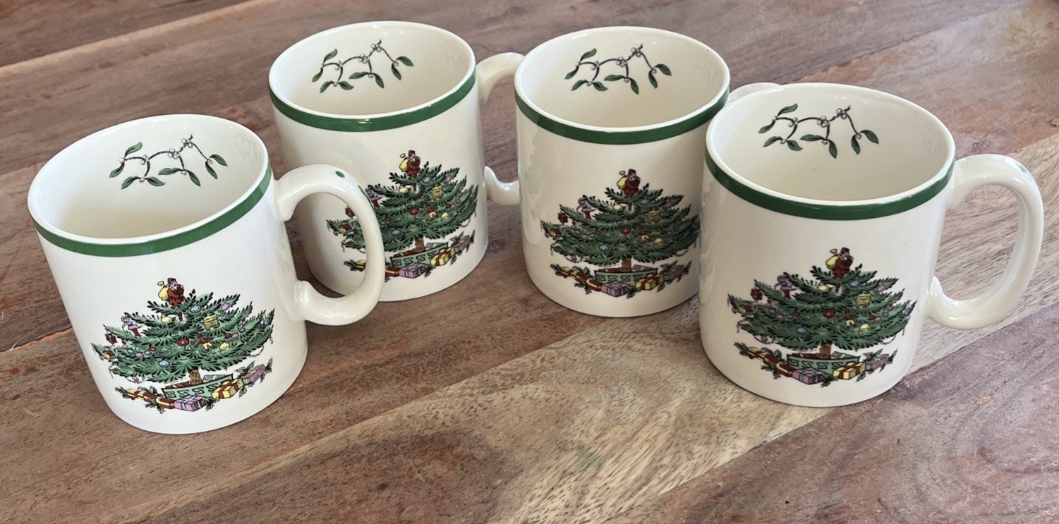Spode Christmas Tree Holiday Mug S3324 Holly 10 oz. Set of 4 - $24.15