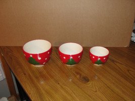Set of 3 Nesting Holiday Bowls, Red with White Snowflakes &amp; Green Chrstm... - £10.86 GBP