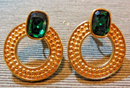 SWAROVSKI SAL Vintage Green Crystal Trembler Door Knocker Gold Tone Earrings EUC - £39.92 GBP