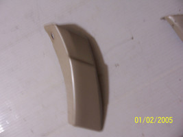 1998 2000 Continental Right Rear Door Post Dogleg Trim Molding Used Oem Ivory Hc - £61.50 GBP