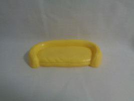 2006 Fisher Price Loving Family Dollhouse Replacement Yellow Pet Bed Cat / Dog - £1.51 GBP