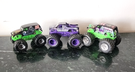 Lot 3 Monster Jam 1:64 Scale Hot Wheels Grave Digger Truck King Krunch - $376.73 MXN