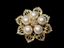 Gold Tone Rhinestone Flower Brooch Faux Pearl PIN Brooch - £8.88 GBP