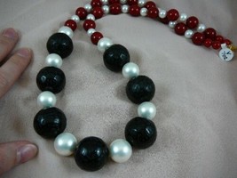 (v702) white + black Red Pearlized glass Hat Society club bead Necklace JEWELRY - £41.09 GBP