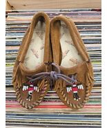 Minnetonka SUEDE Brown Leather Moccasins THUNDERBIRD BEAD Women's Size 9.5 - $18.76