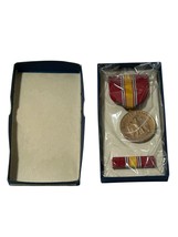 Vietnam War US National Defense Service medal with ribbon - $383.26 MXN