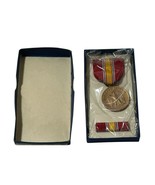 Vietnam War US National Defense Service medal with ribbon - $383.27 MXN