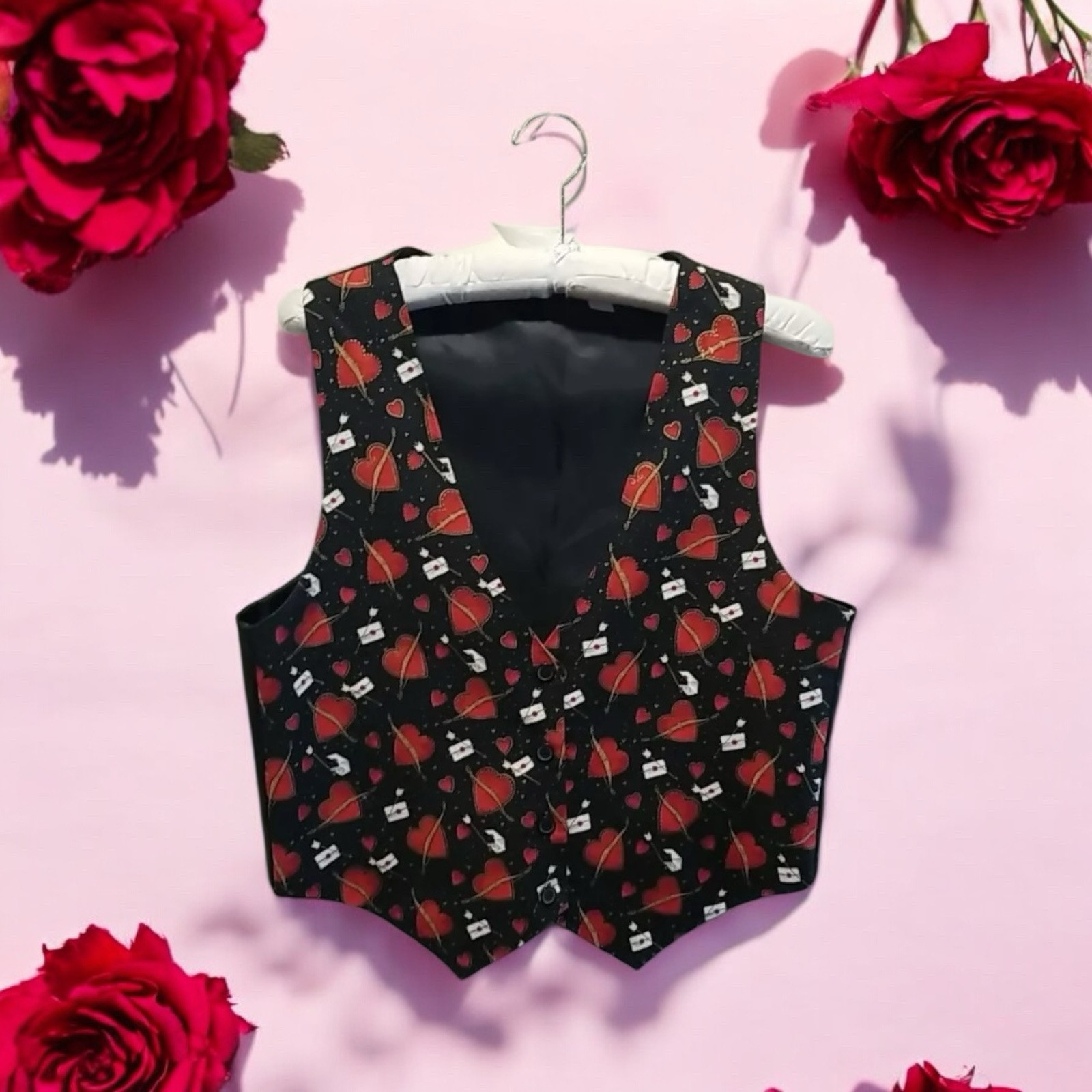 Vintage 111 Main Vest Womens SZ L/XL? Red Valentines Hearts Bows Arrows ... - $18.32