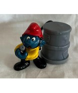 Vintage 1981 Fireman Smurf w Red Hat Yellow Jacket Grey Water Tank 2 1/4... - $282.06 MXN