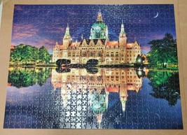 750 Piece Buffalo Jigsaw Puzzle Reflections New Town Hall Hanover Germany - £7.83 GBP