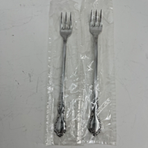 2 Oneida Distinction Deluxe Stainless Cocktail Fork Mansion Hall NEW - £7.95 GBP