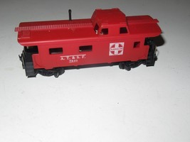 HO TRAINS - SANTA FE CABOOSE - LATCH COUPLERS  - EXC- W81 - $2.80