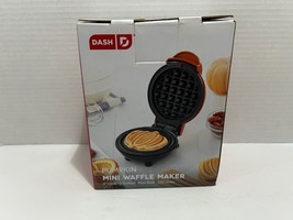 Dash Pumpkin Mini Waffle Maker , Orange, New In Box, 4”, Fall, Halloween - £3.56 GBP