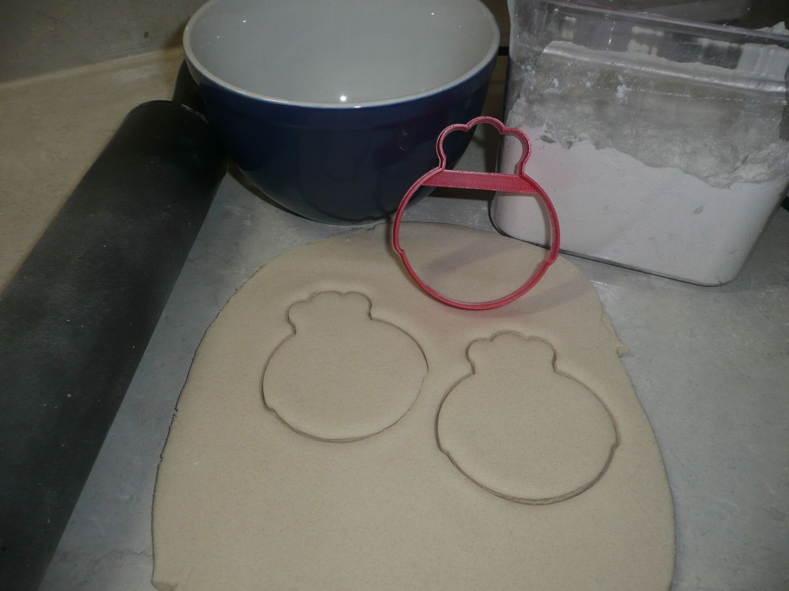 Santa And Mrs Claus Round Faces Outlines Set Of 2 Cookie Cutters USA PR1542 Item image 6