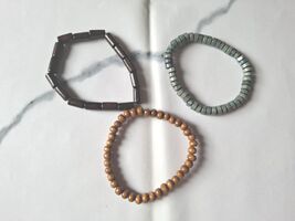 Adjustable Wood Beaded Bracelets - Multicolored Set of Three - €25,57 EUR