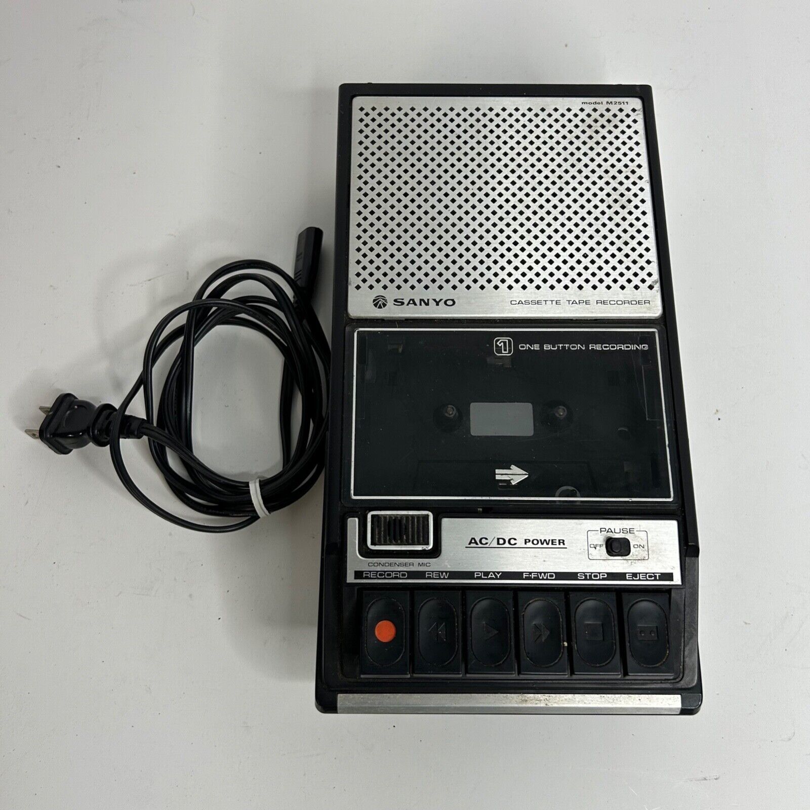 Vtg Sanyo M 2511 Cassette Tape Voice Recorder w/ Power Cord For Parts/Repair  			