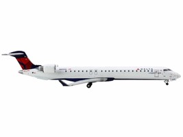 Bombardier CRJ900 Commercial Aircraft &quot;Delta Connection&quot; (N800SK) White with Red - £52.30 GBP