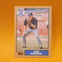 1987 Topps Traded #89T Joe Niekro Minnesota Twins Baseball Card - $1.44