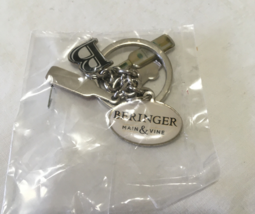 Beringer main and vine promotional item key ring with charms key chain - €17,28 EUR