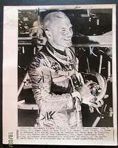 JOHN GLENN (ORIGINAL VINTAGE NASA SPACE FLIGHT PHOTO) PHOTO # 1  - $3,660.44 MXN