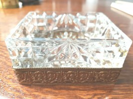 GLASS TRINKET DISH WITH METAL DECORATIVE SIDE 4.5 X 3.5 X2 - $235.12 MXN