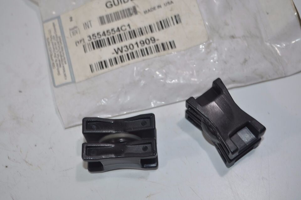 International Navistar Ford Guide Lot of 2 Part# 3554554C1 W301909 - $13.85