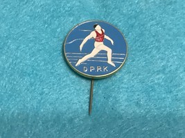 Vintage Korea Propaganda Badge Pin (DPRK) - $372.63 MXN