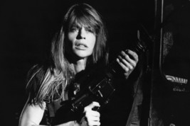 Linda Hamilton in Terminator 2: Judgment Day as Sarah Connor Holding Machine Gun - £18.82 GBP