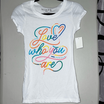 Wound up white with rainbow graphics, short sleeve graphic shirt - £6.96 GBP