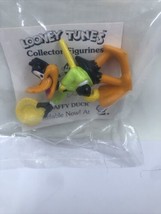 Looney Tunes Characters At Shell Gas Premium Daffy Duck Toy. Sealed. Vin... - £7.50 GBP