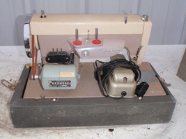 Vintage Sears Kenmore Sewing Machine w Foot Pedal &amp; Case - £58.85 GBP